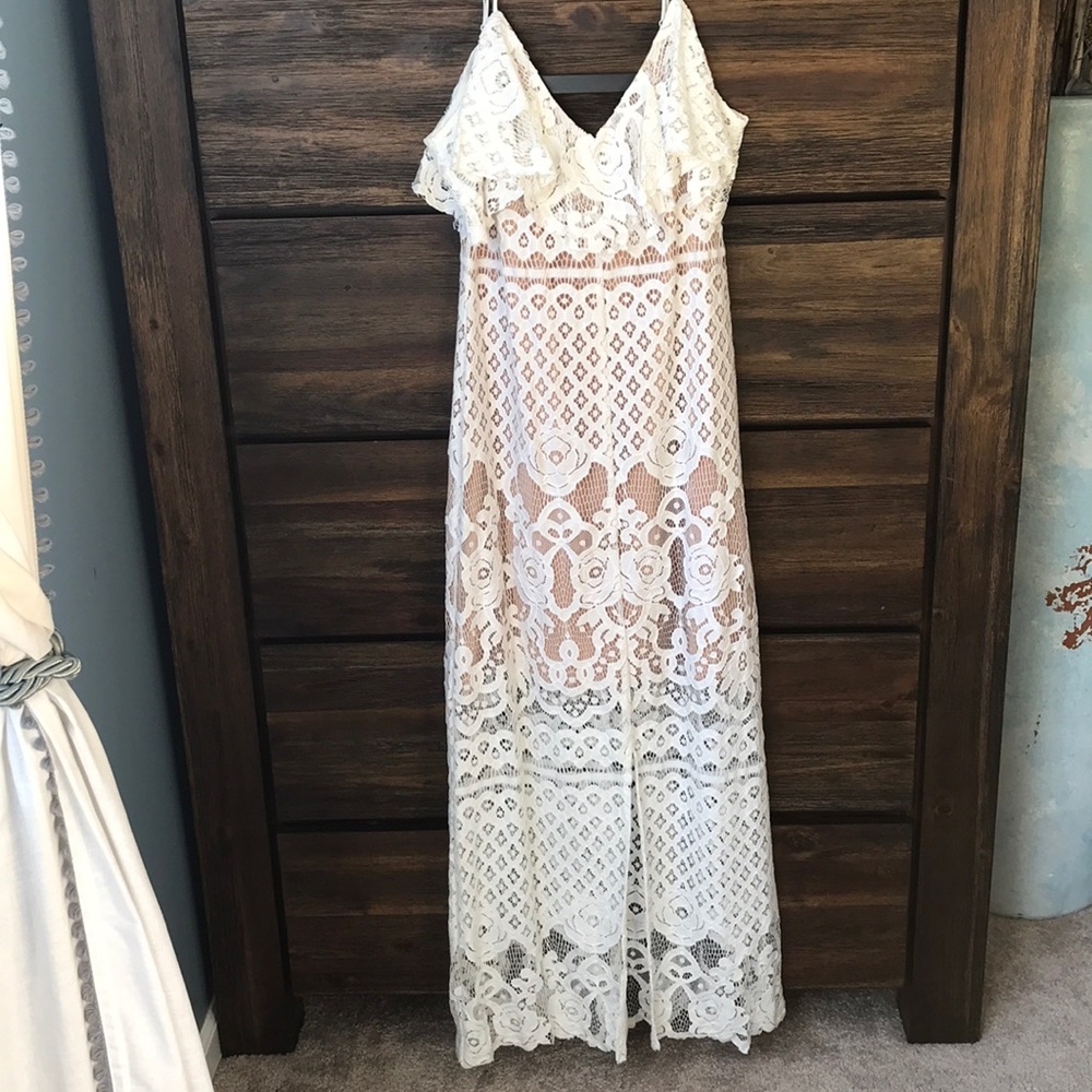 Wayf- White and nude lace maxi dress size XS